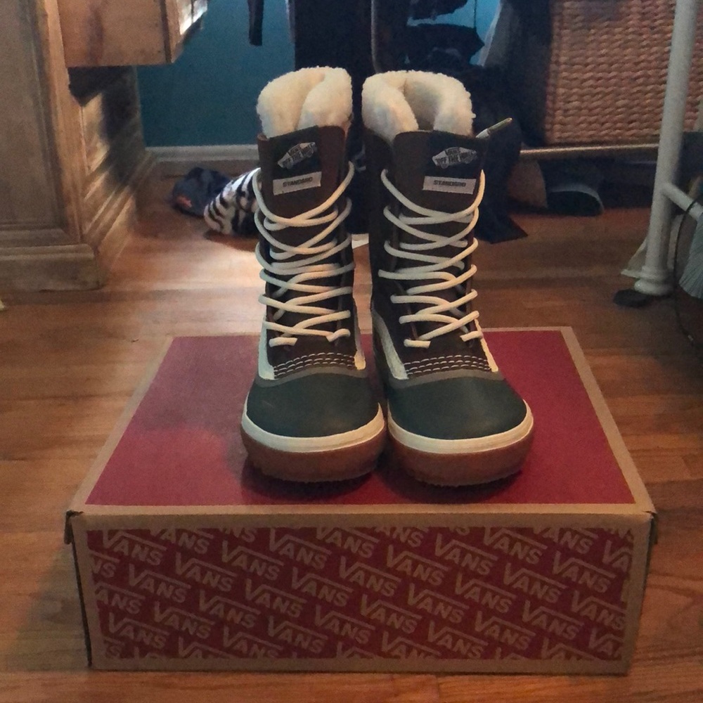 Brand new mountain edition vans boots with tags never worn